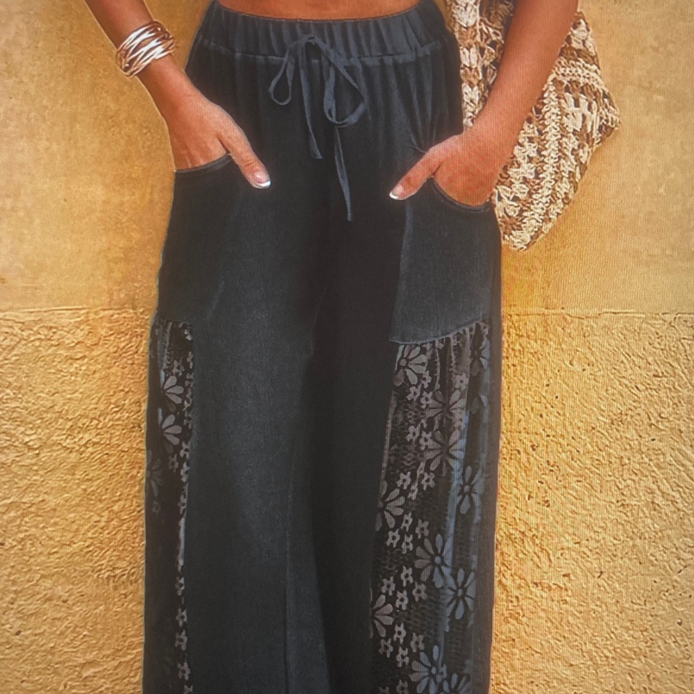 Black Wide-Leg Floral Panel Drawstring Pants - Picture 3 of 6